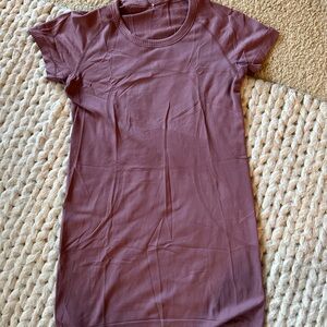 Lululemon swiftly tee. Size 6. Great condition, hardly worn.